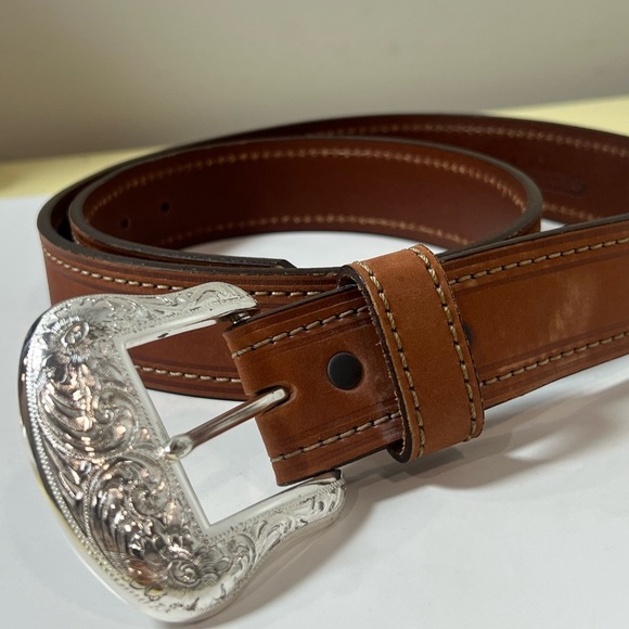 Like New Lyntone Made in USA Genuine Leather Brown Western Belt Silver Buckle - Picture 3 of 11